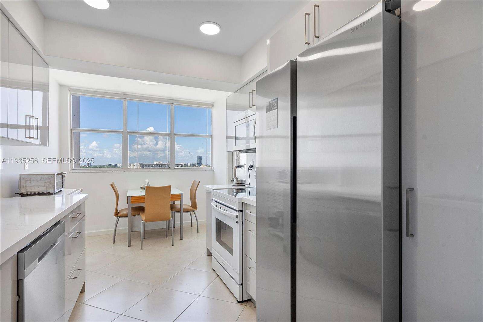 Lake Point Tower Condominium | Unit #1201 Unit #1201 | Picture 10