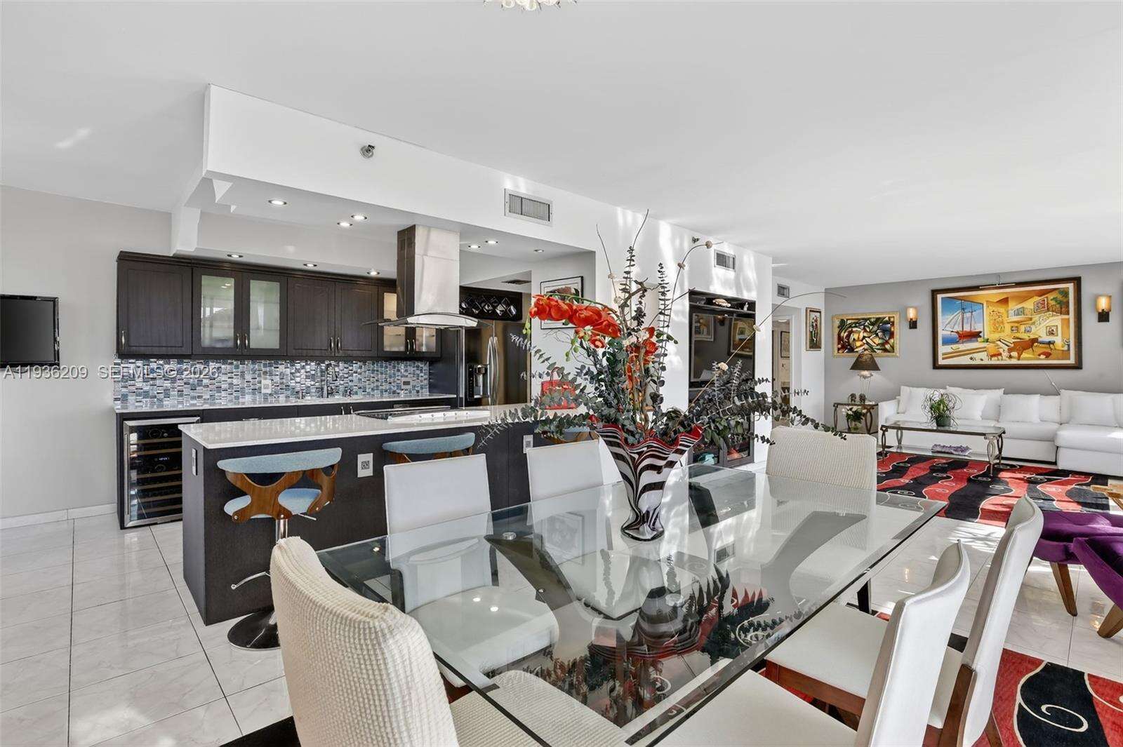 Hamptons West | Unit #201 Unit #201 | Picture 1