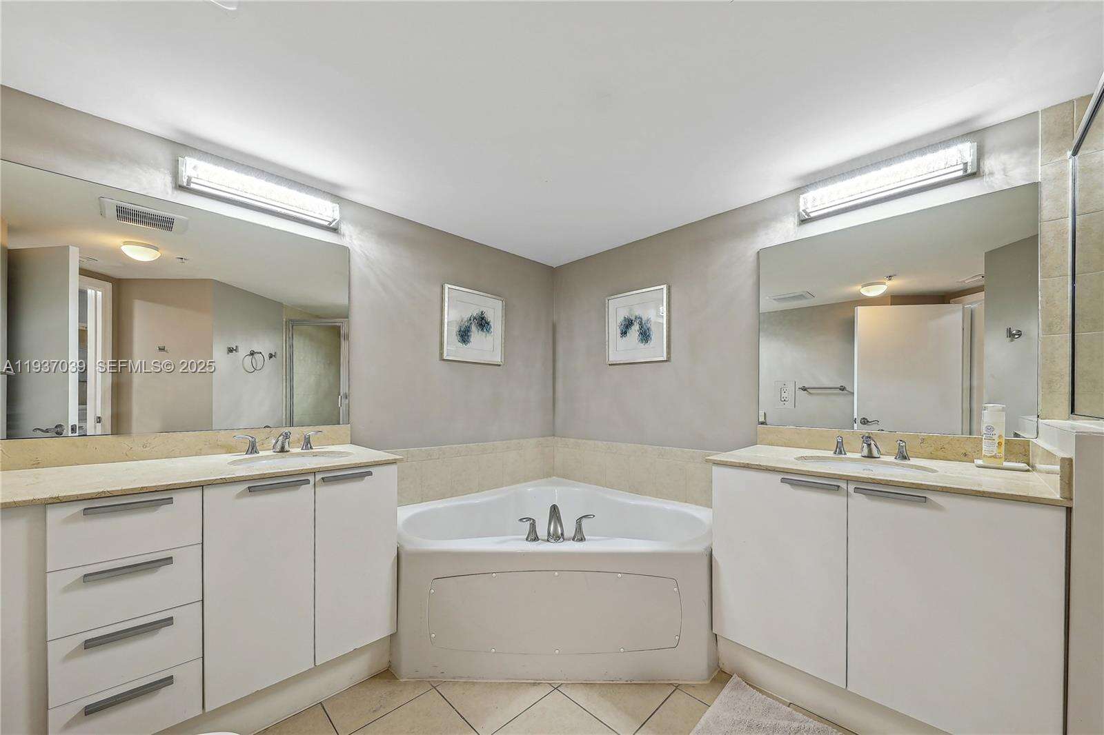 La Perla | Unit #4109 Unit #4109 | Picture 9