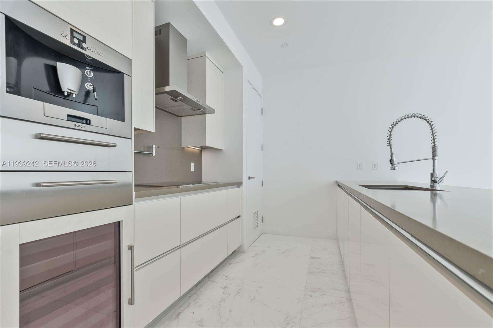 Chateau Beach | Unit #2003 Unit #2003 | Picture 12
