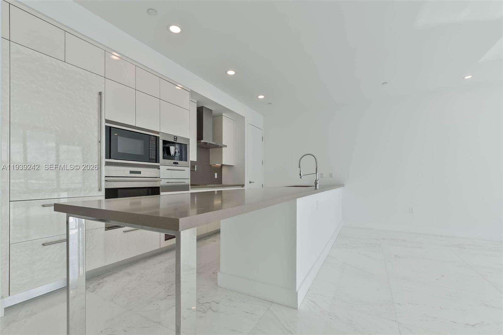 Chateau Beach | Unit #2003 Unit #2003 | Picture 13