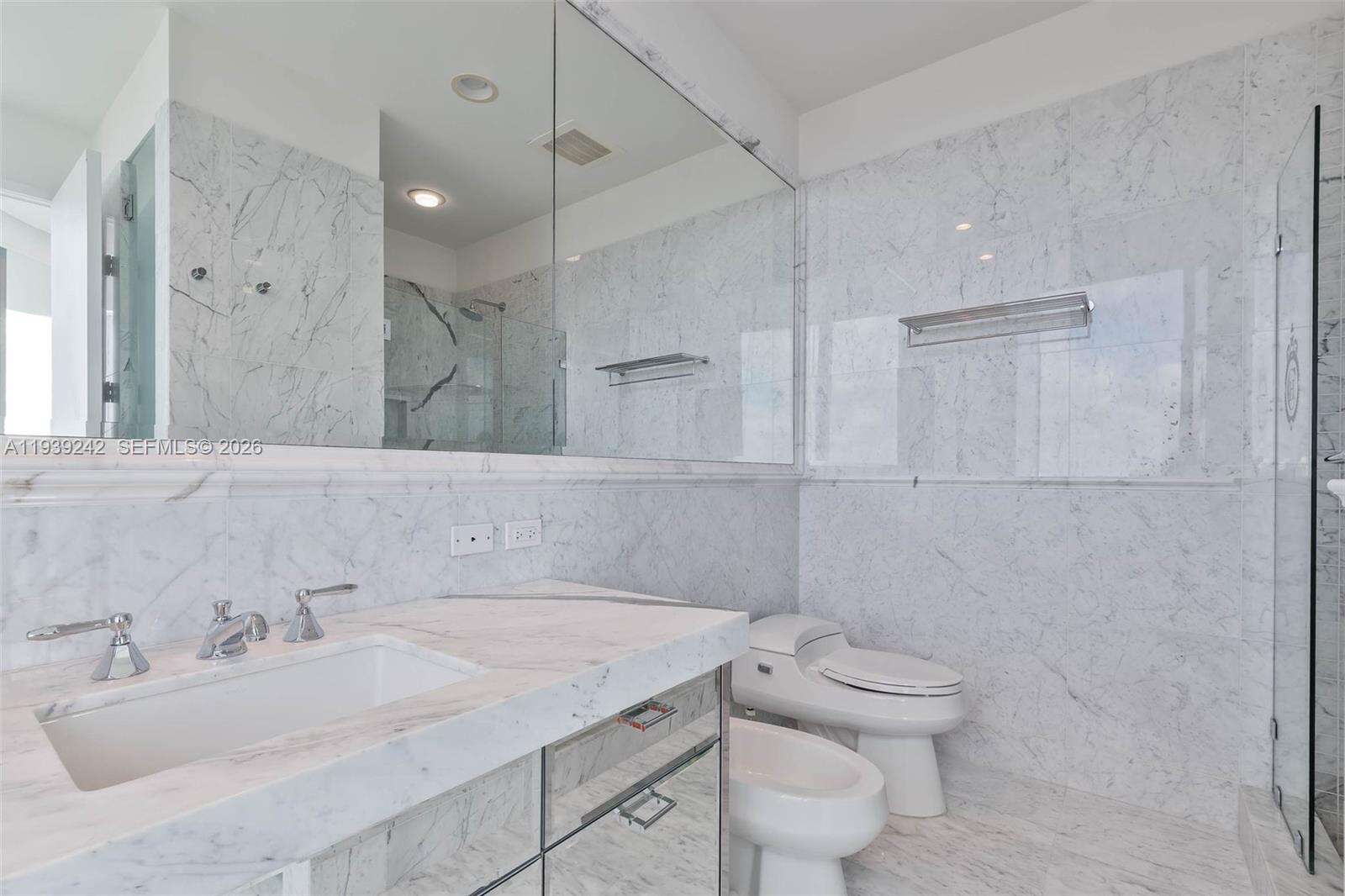 Chateau Beach | Unit #2003 Unit #2003 | Picture 22