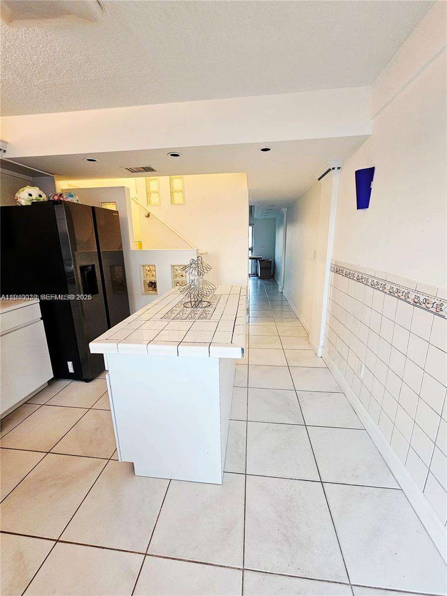 Garsan Apts Inc | Unit #1207 Unit #1207 | Picture 2