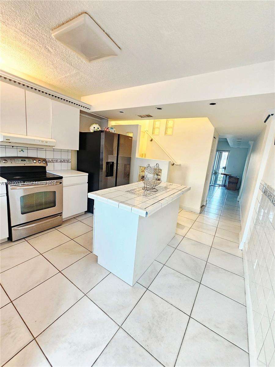 Garsan Apts Inc | Unit #1207 Unit #1207 | Picture 3