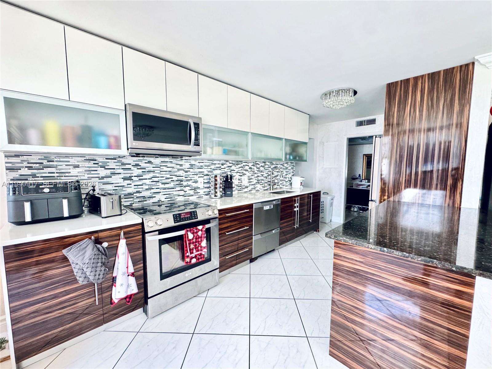 Malaga Towers | Unit #6A Unit #6A | Picture 2