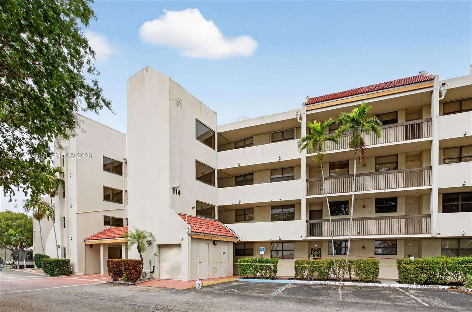 Lake Emerald Condominium No Five | Unit #104 Unit #104 | Picture 2