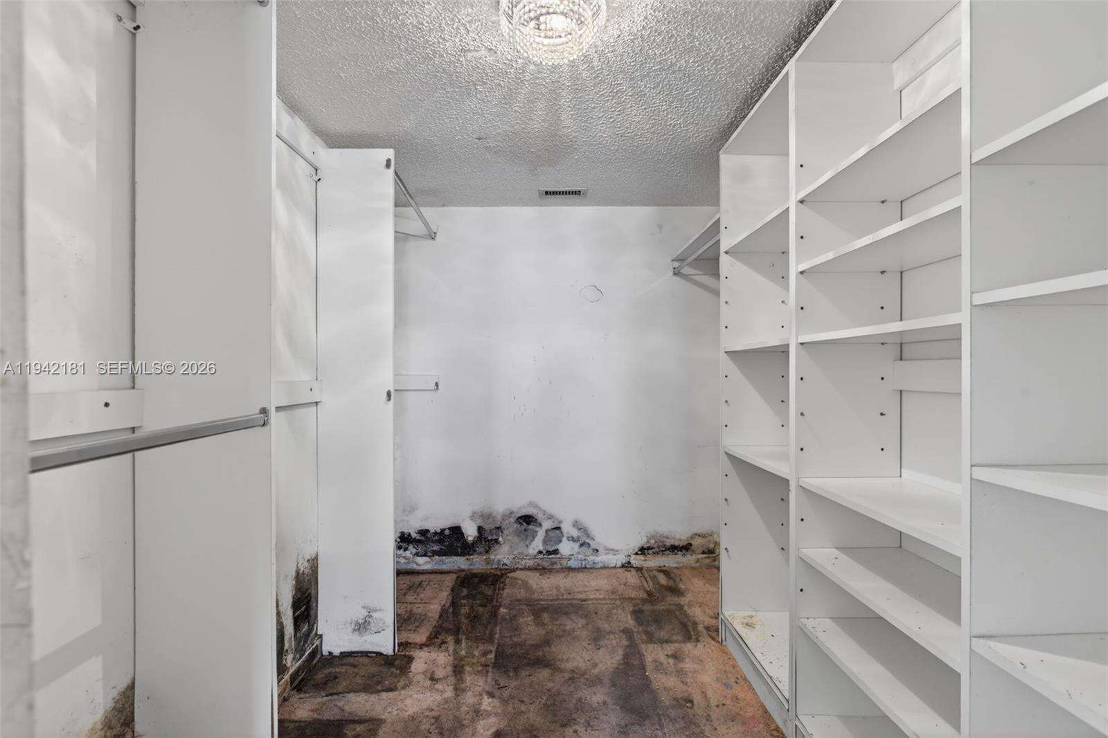 Lake Emerald Condominium No Five | Unit #104 Unit #104 | Picture 26