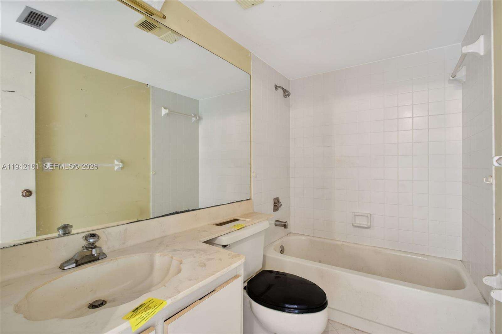 Lake Emerald Condominium No Five | Unit #104 Unit #104 | Picture 10