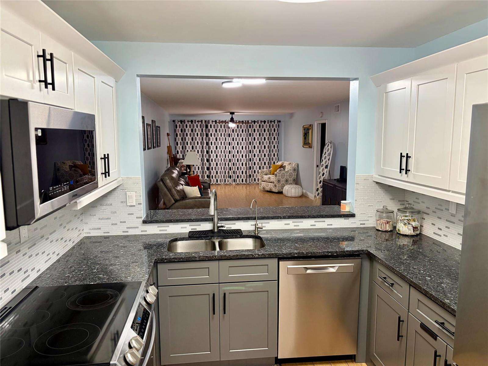 Devon Condominium A | Unit #307 Unit #307 | Picture 5