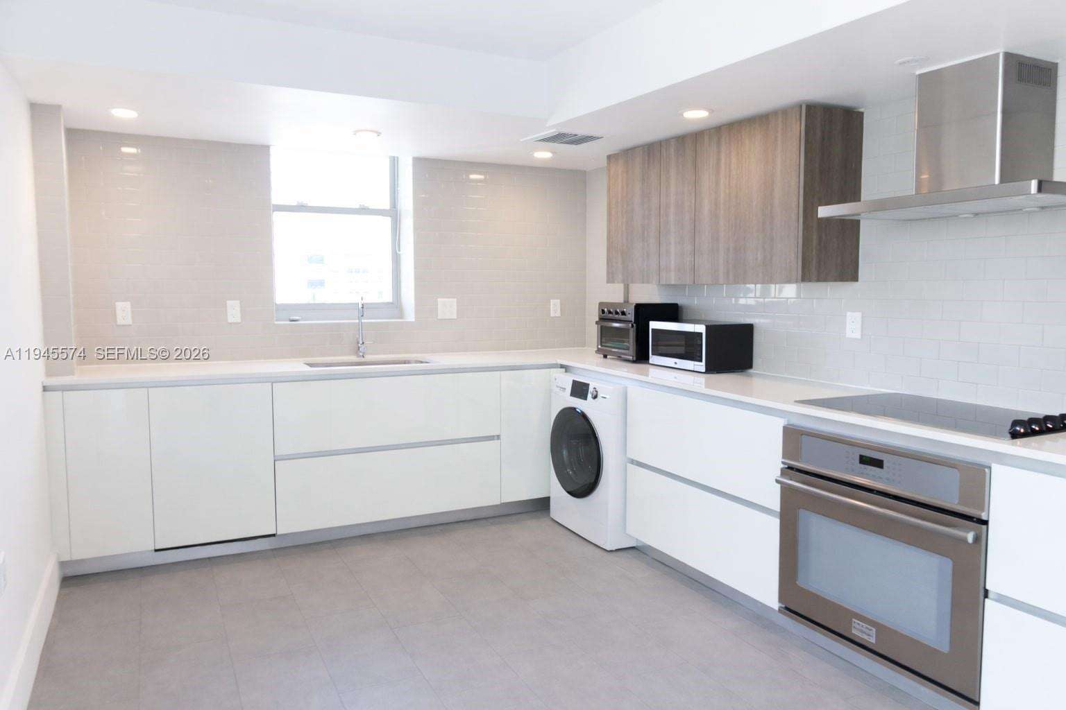 Bay Harbor Club | Unit #804 Unit #804 | Picture 2