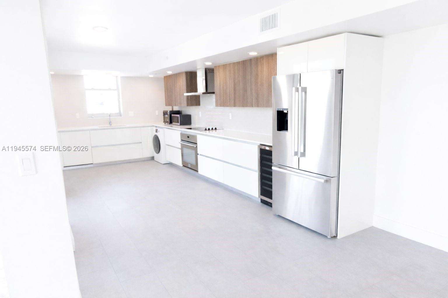 Bay Harbor Club | Unit #804 Unit #804 | Picture 3