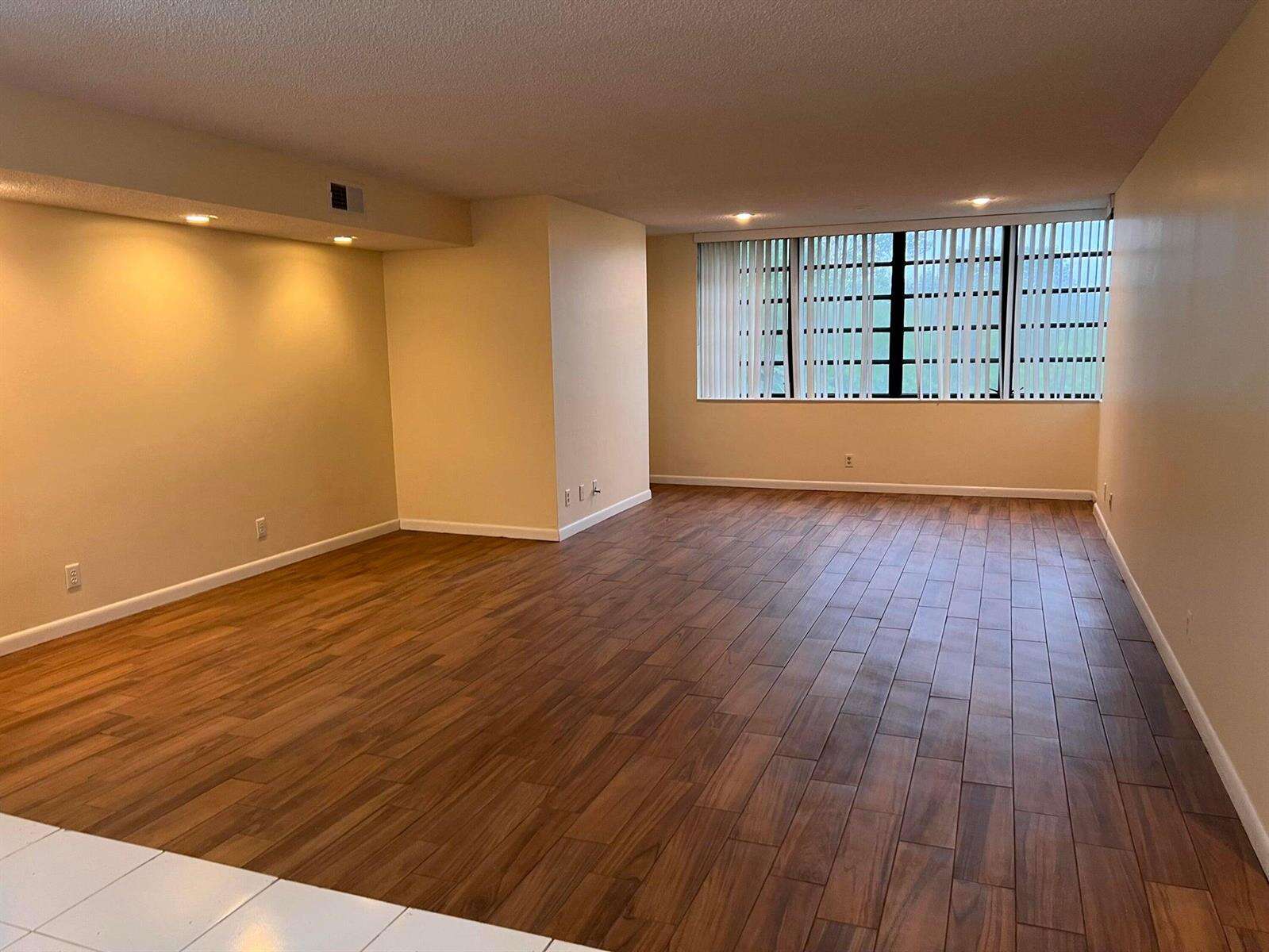 Tradewinds D | Unit #D404 Unit #D404 | Picture 2