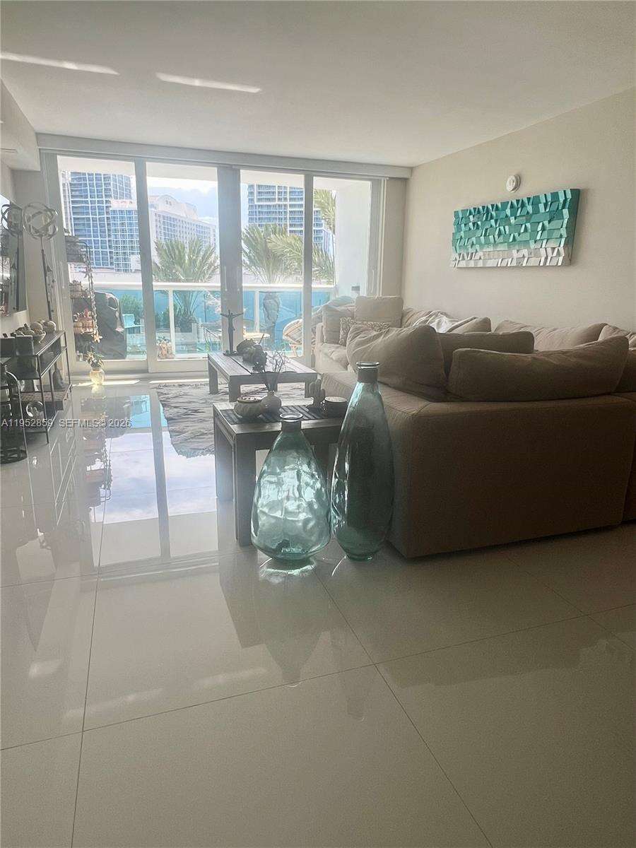 Aquasol | Unit #5P Unit #5P | Picture 1