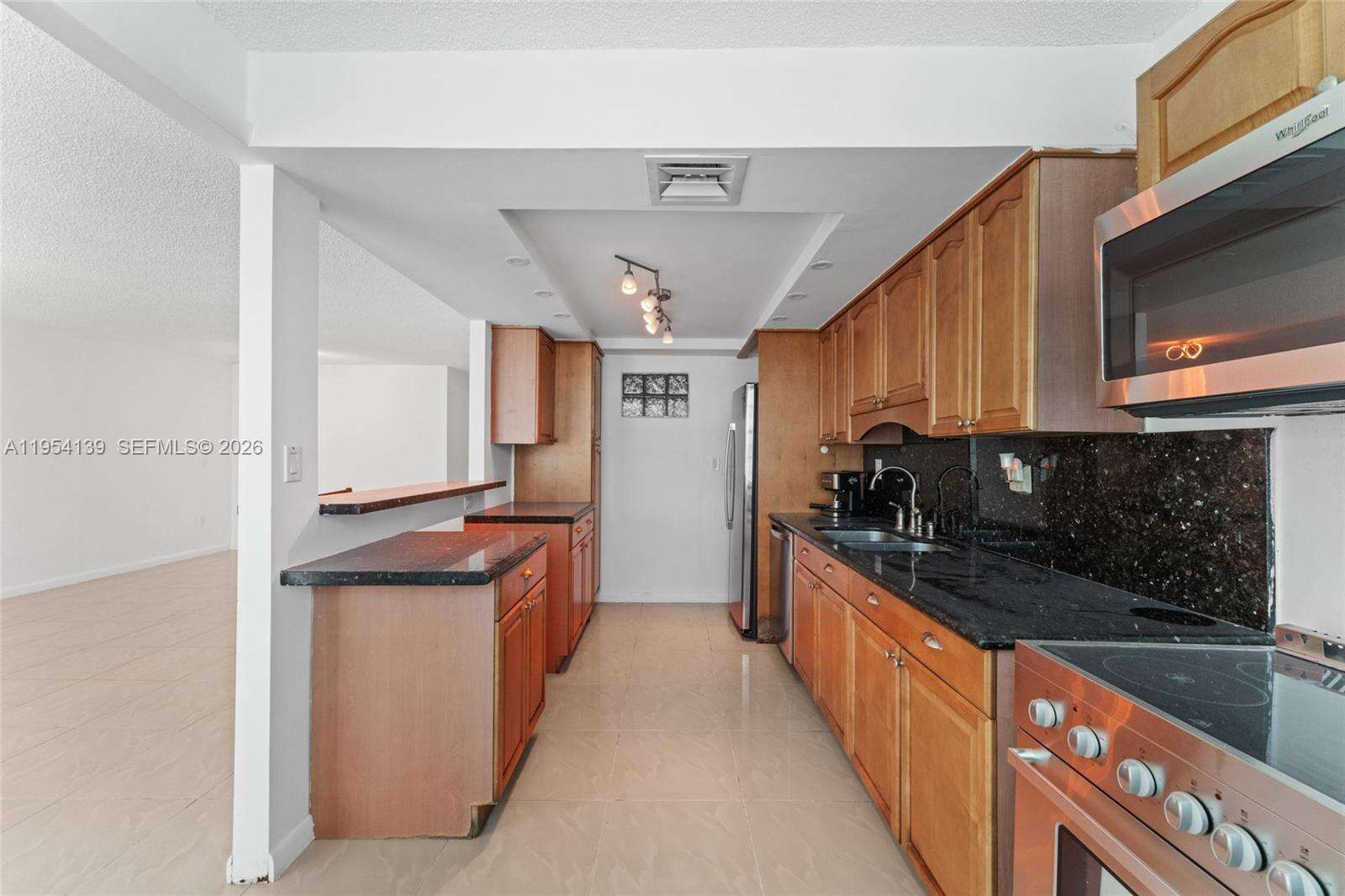 Del Prado | Unit #1701 Unit #1701 | Picture 11