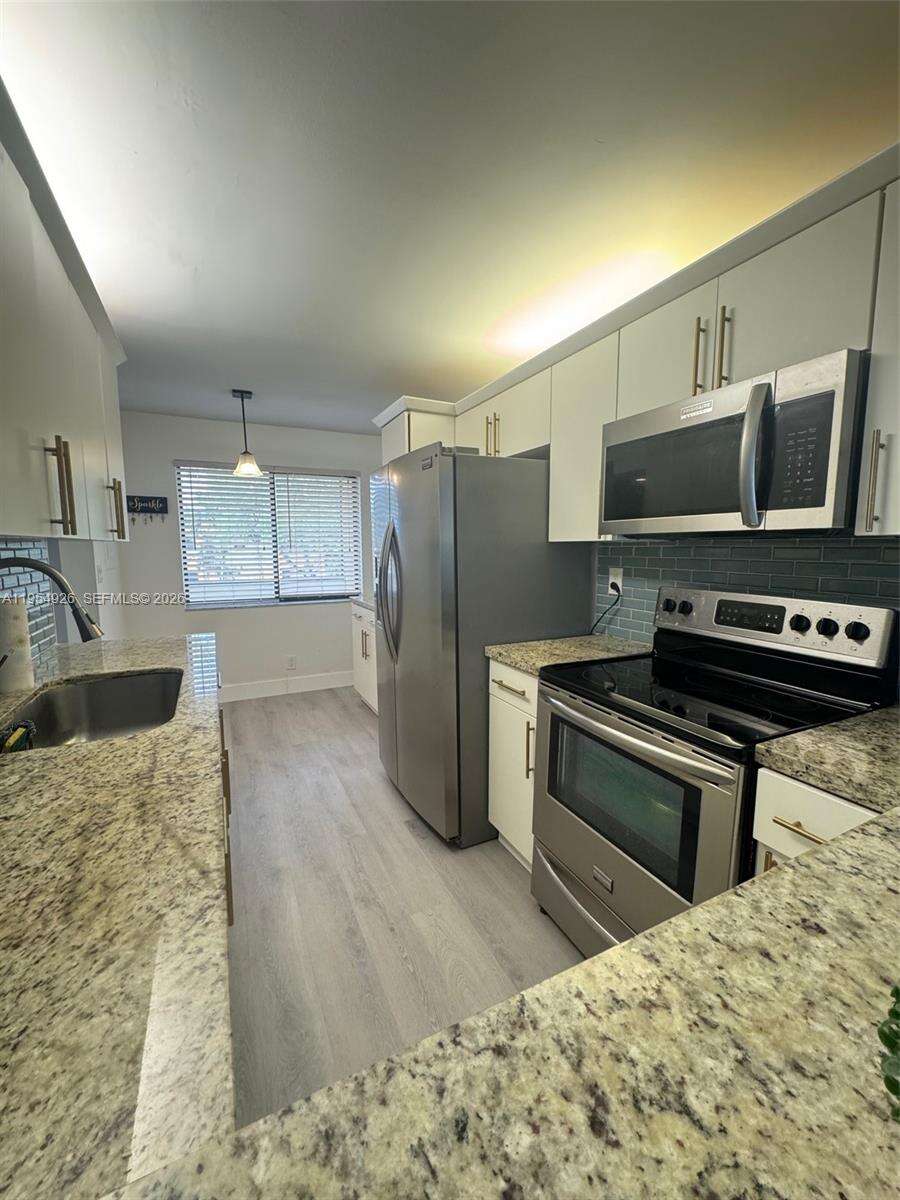 Racquet Club Village Apartments At Bonaventure 1 West | Unit #204 Unit #204 | Picture 1