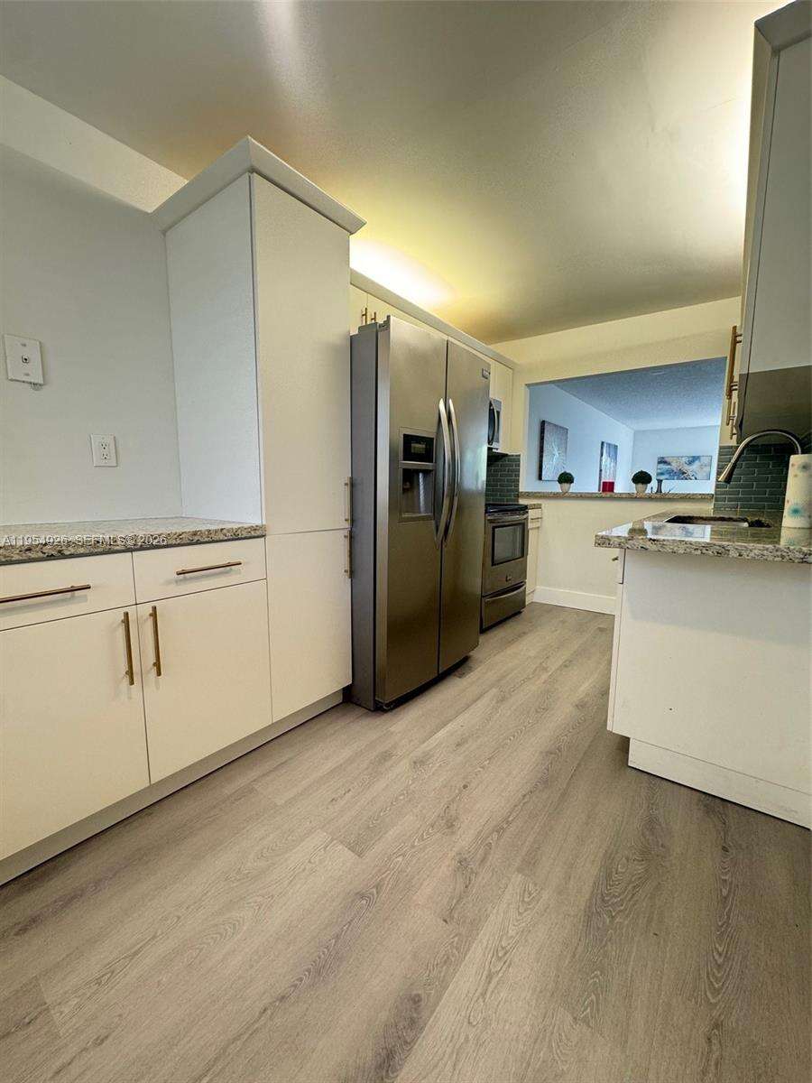 Racquet Club Village Apartments At Bonaventure 1 West | Unit #204 Unit #204 | Picture 2