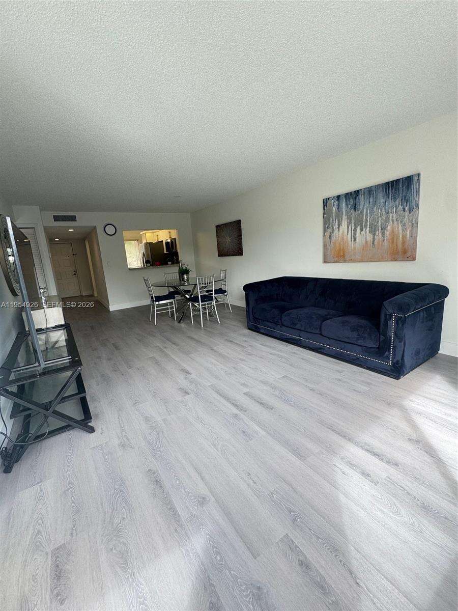 Racquet Club Village Apartments At Bonaventure 1 West | Unit #204 Unit #204 | Picture 17