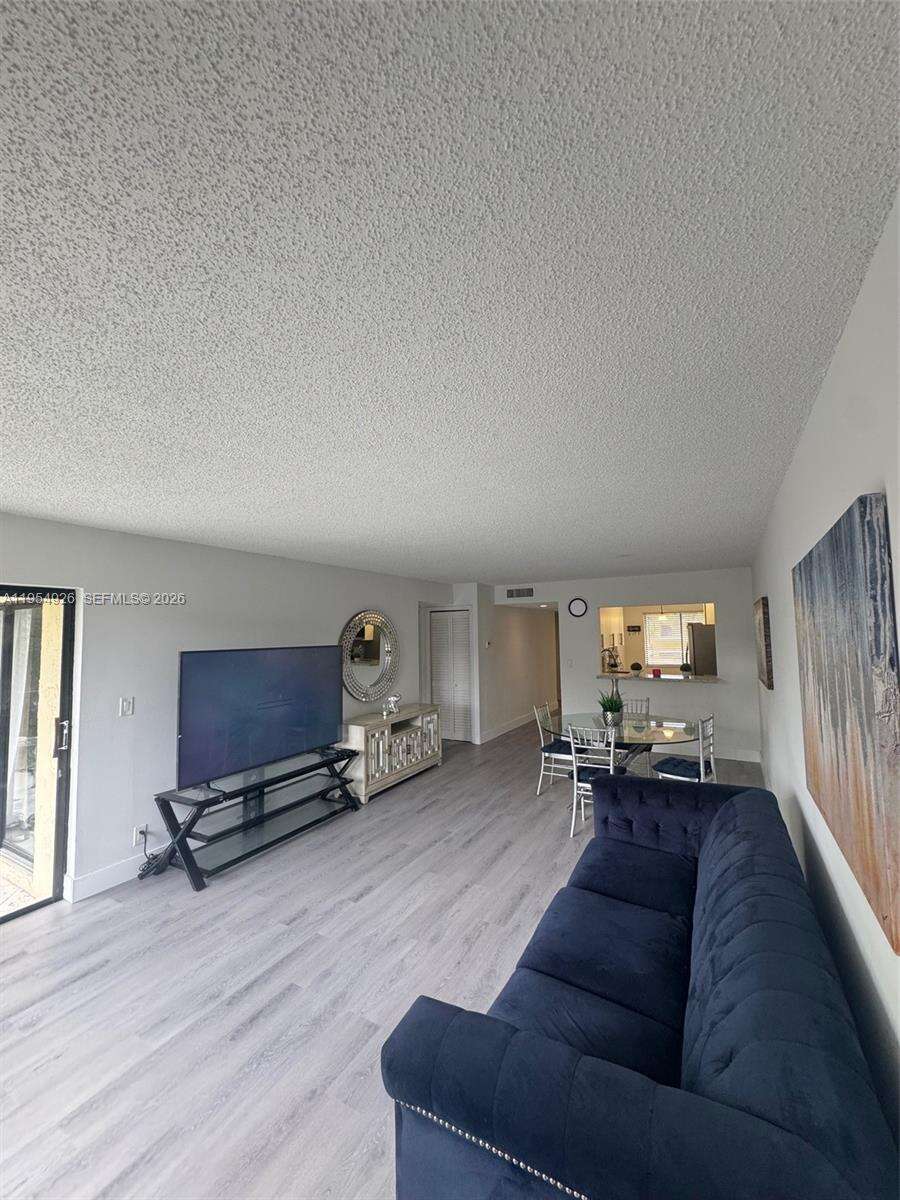 Racquet Club Village Apartments At Bonaventure 1 West | Unit #204 Unit #204 | Picture 7