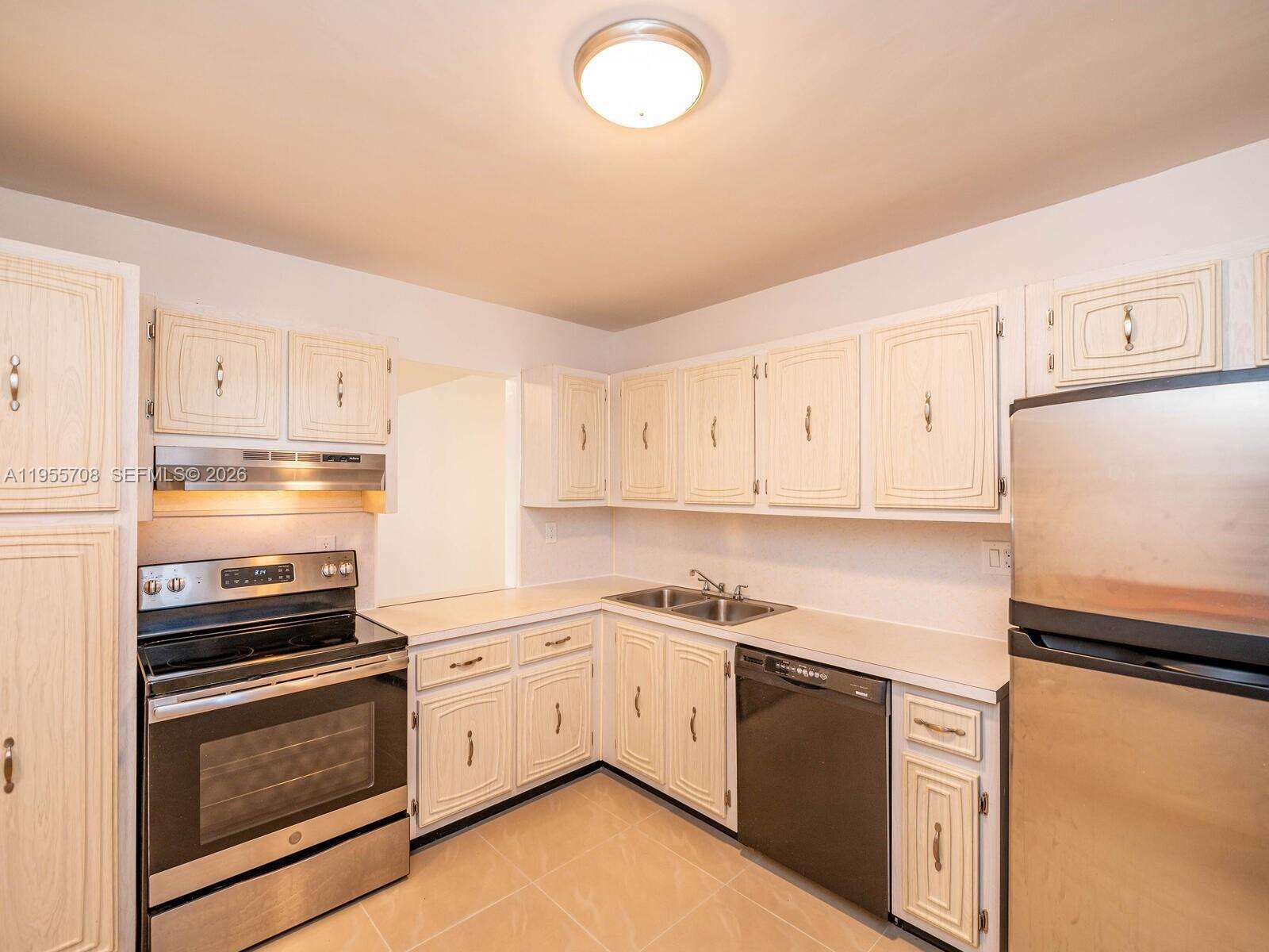 Arrowhead Condo No Ix | Unit #202 Unit #202 | Picture 17