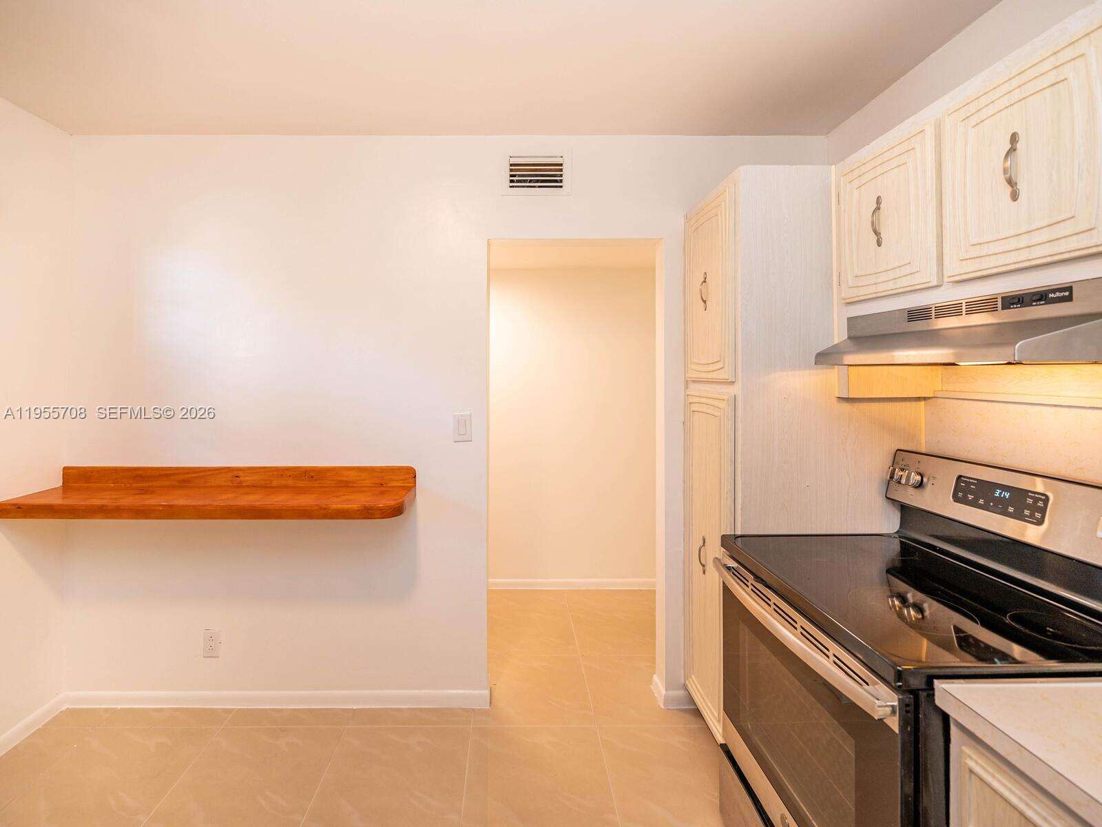 Arrowhead Condo No Ix | Unit #202 Unit #202 | Picture 18