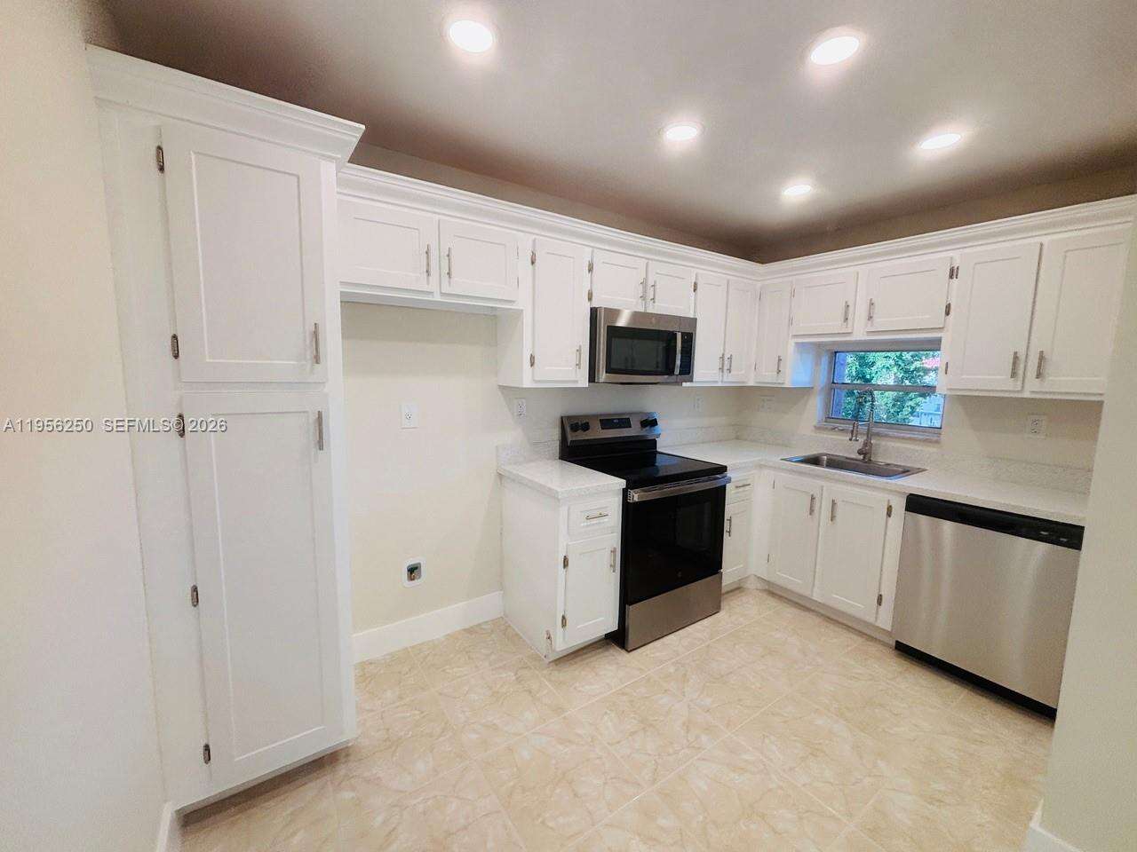 Hollybrook Golf Tennis Club | Unit #305 Unit #305 | Picture 2