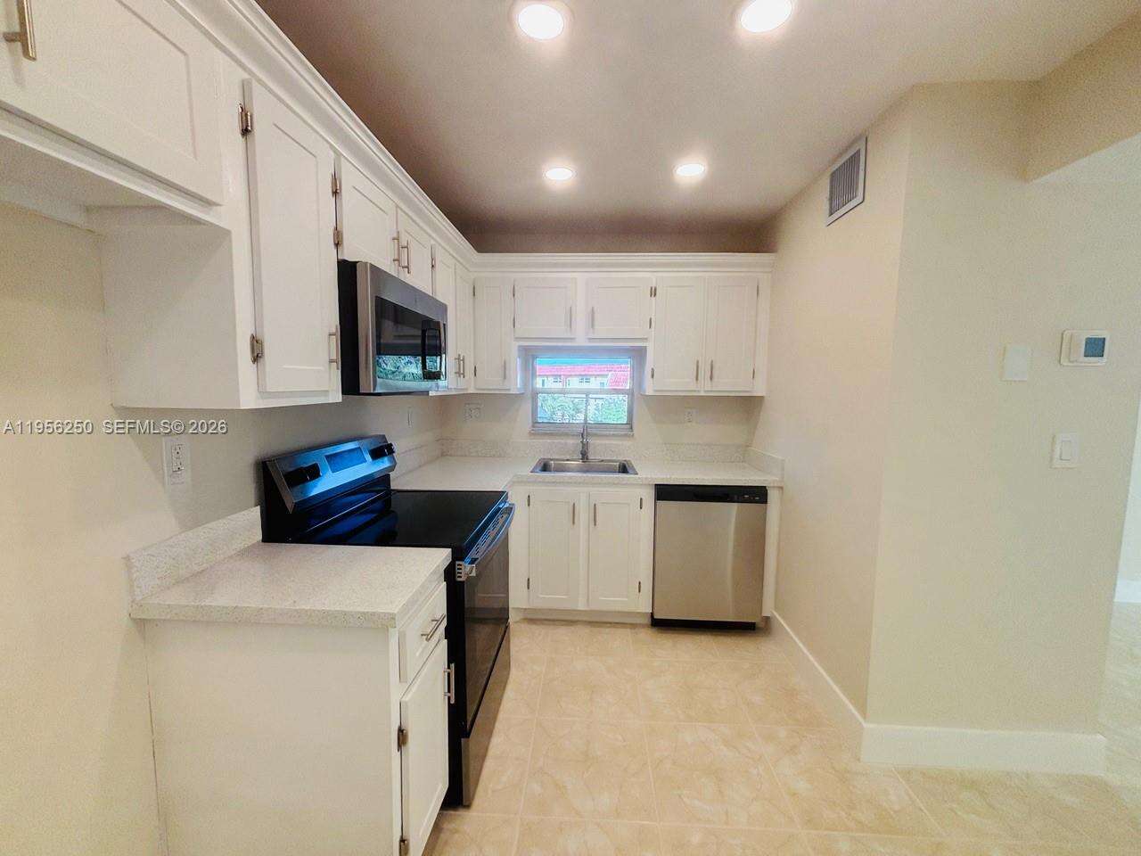Hollybrook Golf Tennis Club | Unit #305 Unit #305 | Picture 3