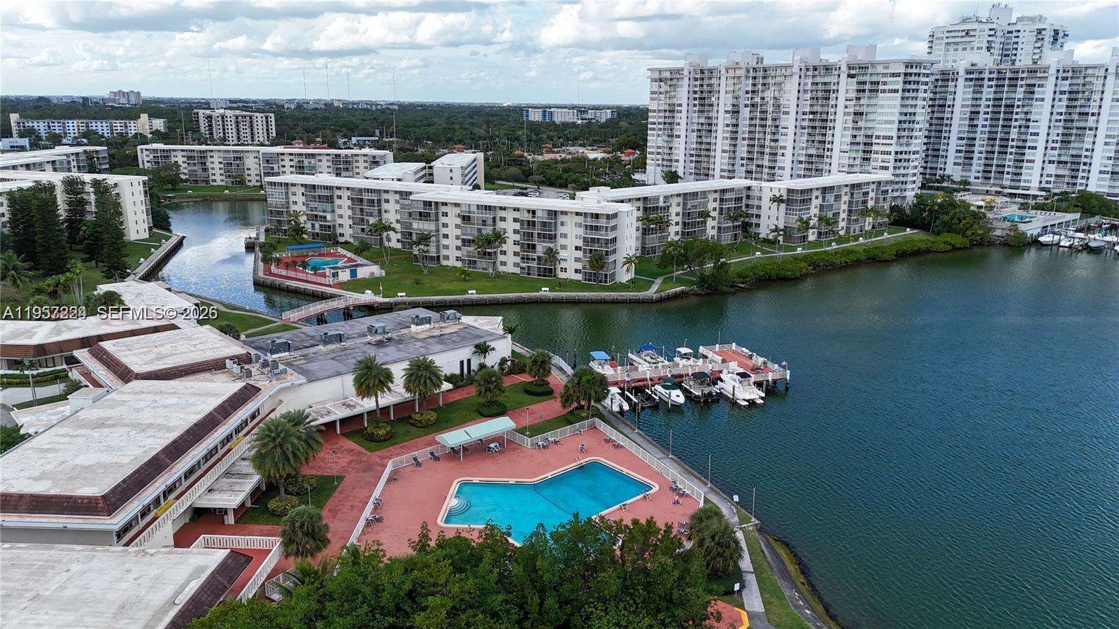 Point East Sec Ii Condominium | Unit #H411 Unit #H411 | Picture 12