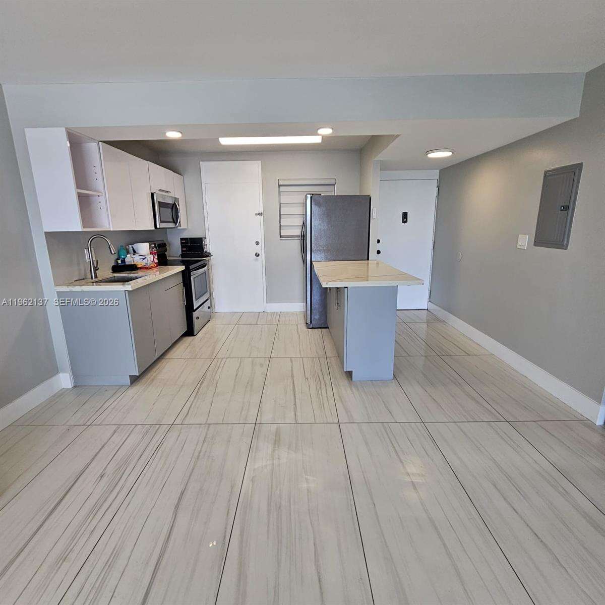 Parkway Towers | Unit #703 Unit #703 | Picture 1