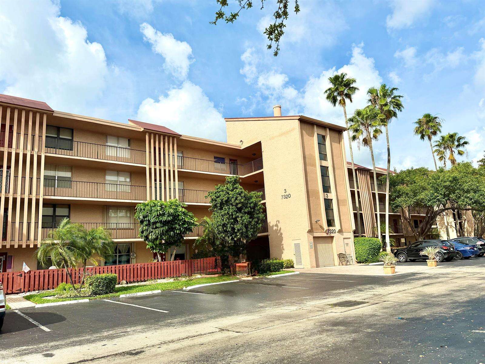 Palm Lakes | Unit #204 Unit #204 | Picture 1
