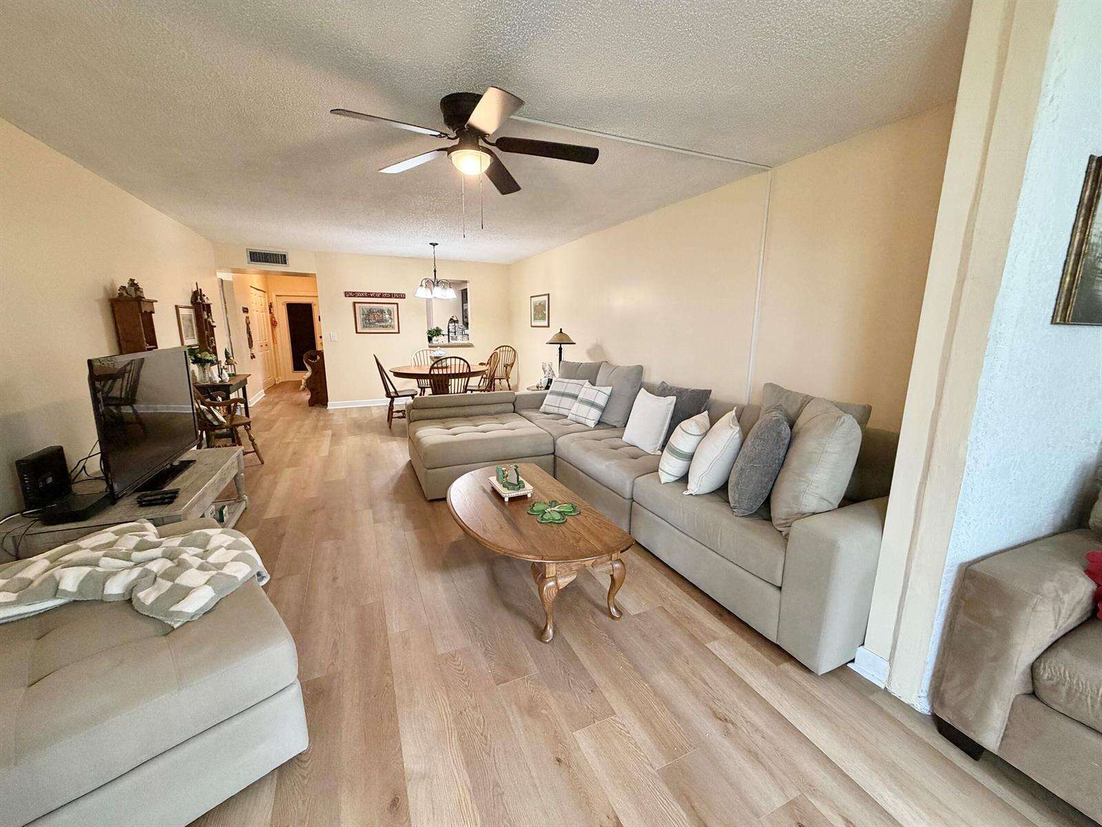 Palm Lakes | Unit #204 Unit #204 | Picture 12