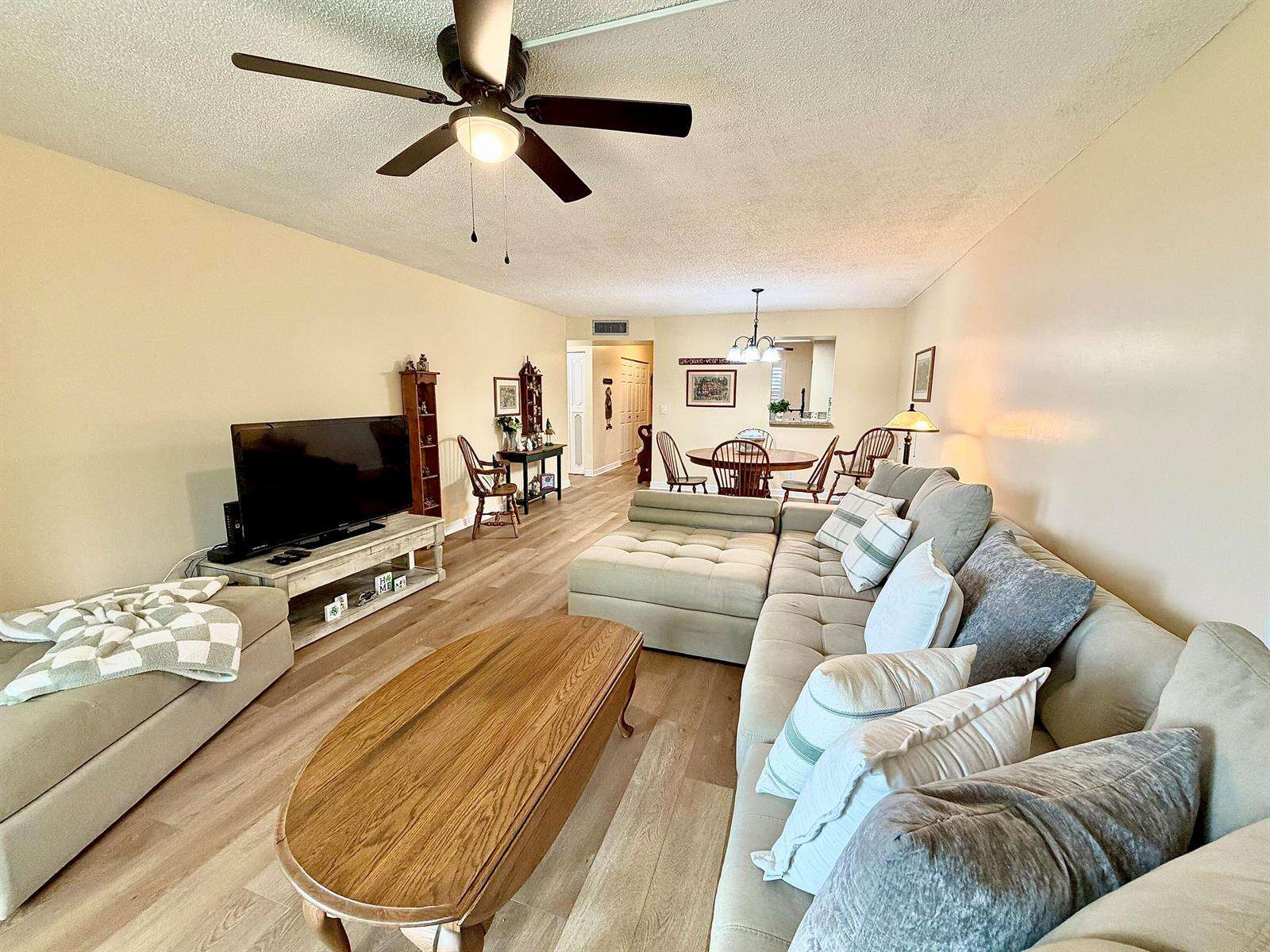 Palm Lakes | Unit #204 Unit #204 | Picture 9