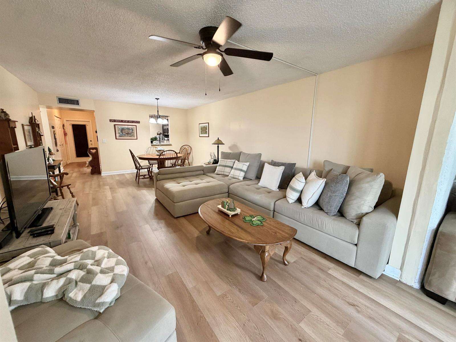 Palm Lakes | Unit #204 Unit #204 | Picture 10