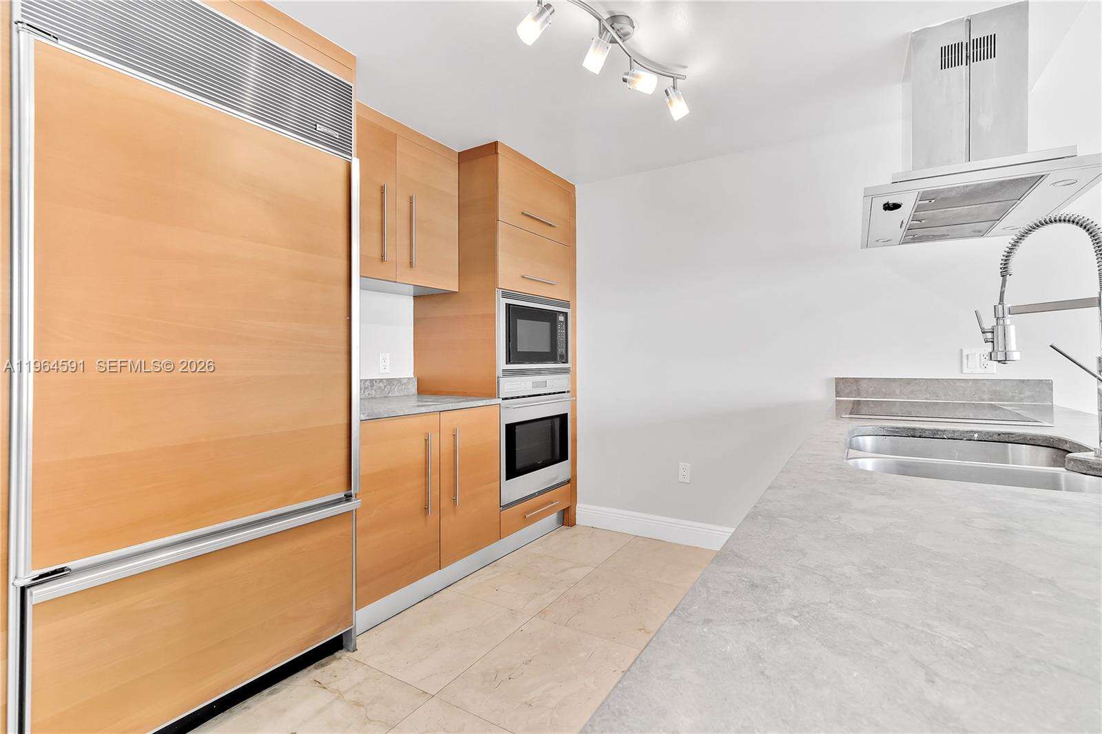 Iconbrickell Condo No 1 | Unit #917 Unit #917 | Picture 4