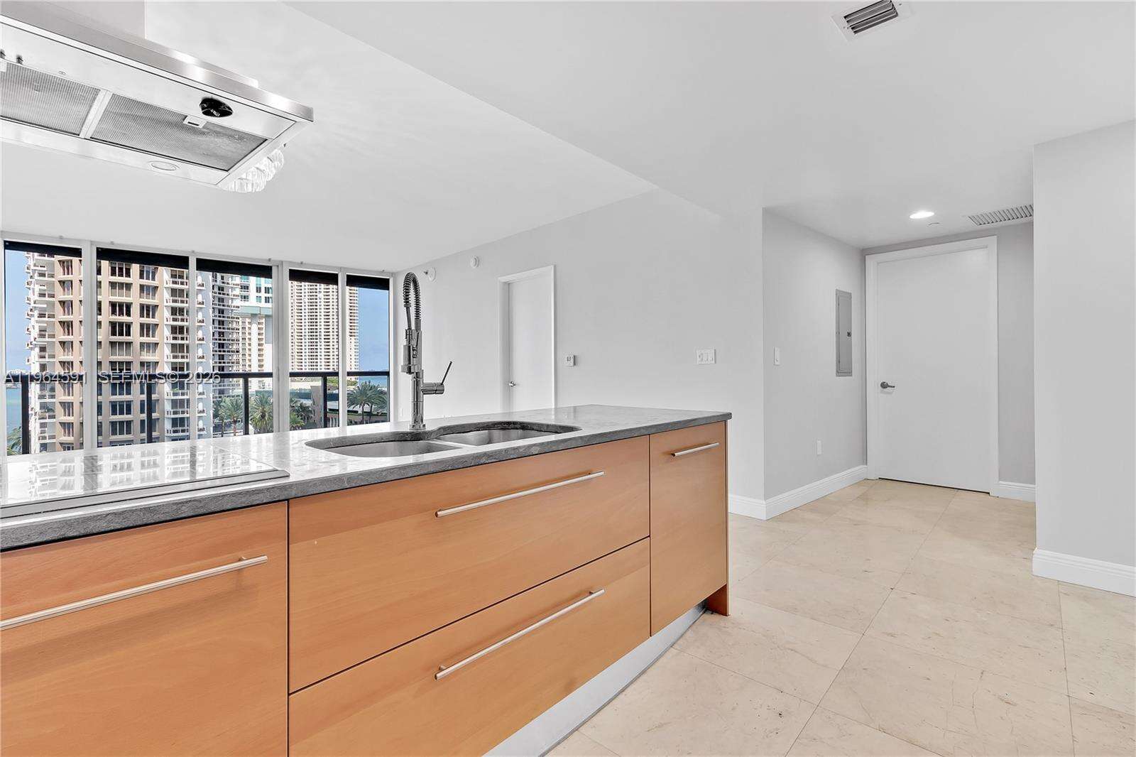 Iconbrickell Condo No 1 | Unit #917 Unit #917 | Picture 6