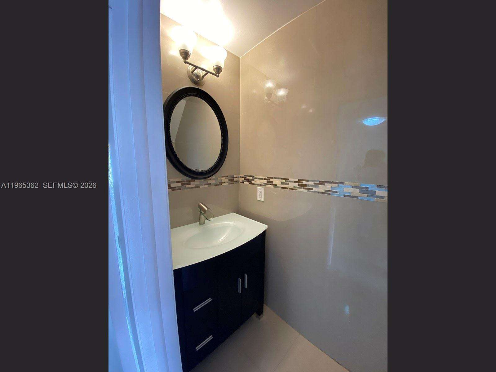Las Villas De Fountainbleu | Unit #17 Unit #17 | Picture 2