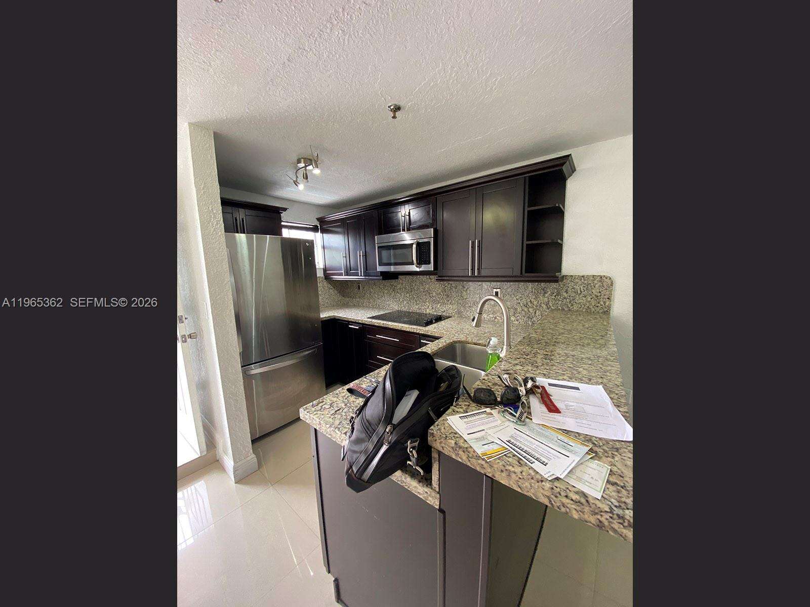 Las Villas De Fountainbleu | Unit #17 Unit #17 | Picture 3