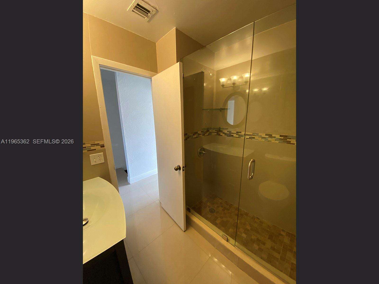 Las Villas De Fountainbleu | Unit #17 Unit #17 | Picture 4