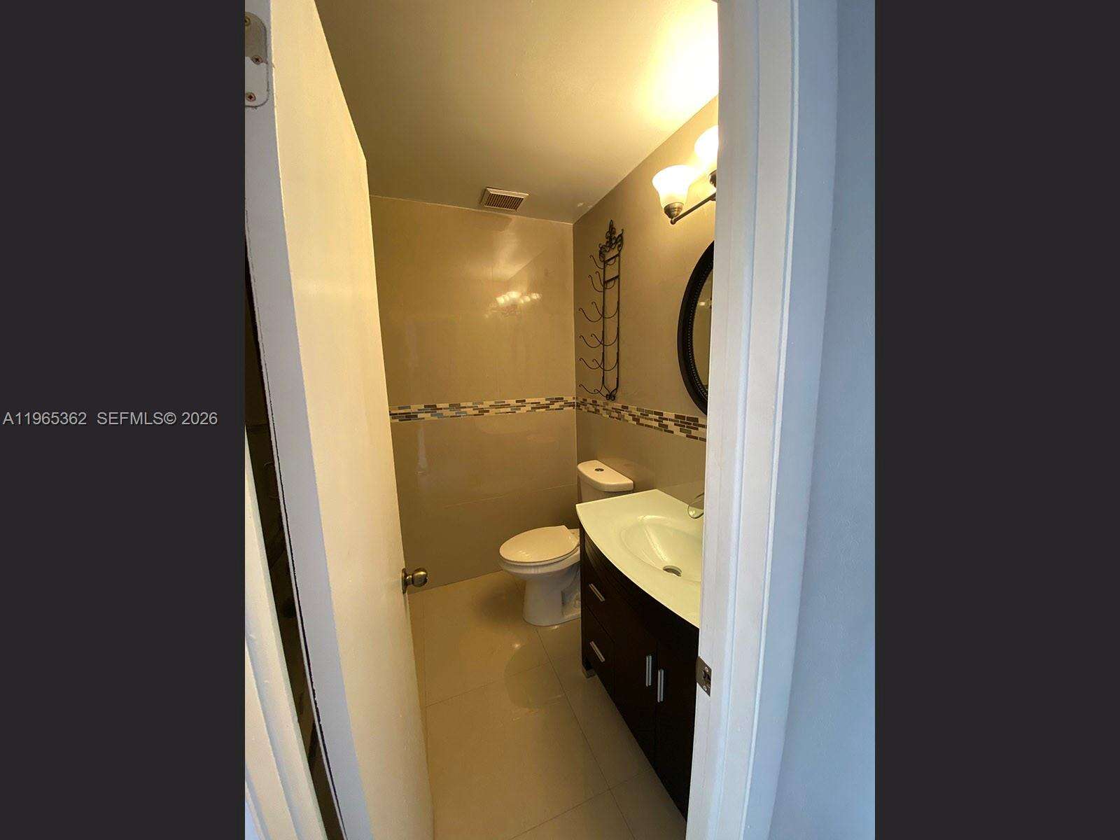 Las Villas De Fountainbleu | Unit #17 Unit #17 | Picture 5