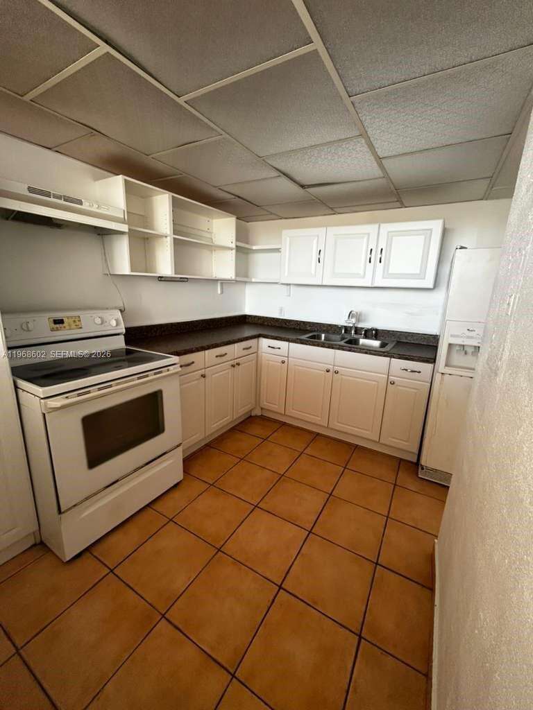 Crestview Towers | Unit #918 Unit #918 | Picture 2