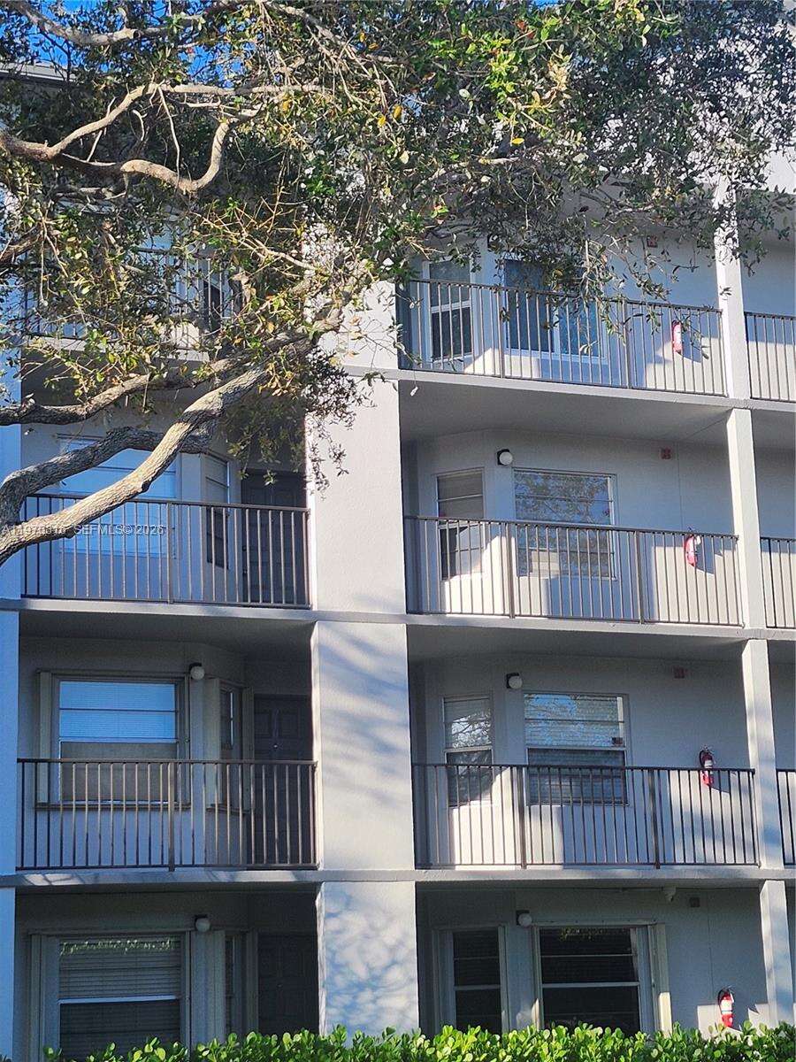 Cambridge At Century Village Condo Iii | Unit #311R Unit #311R | Picture 2