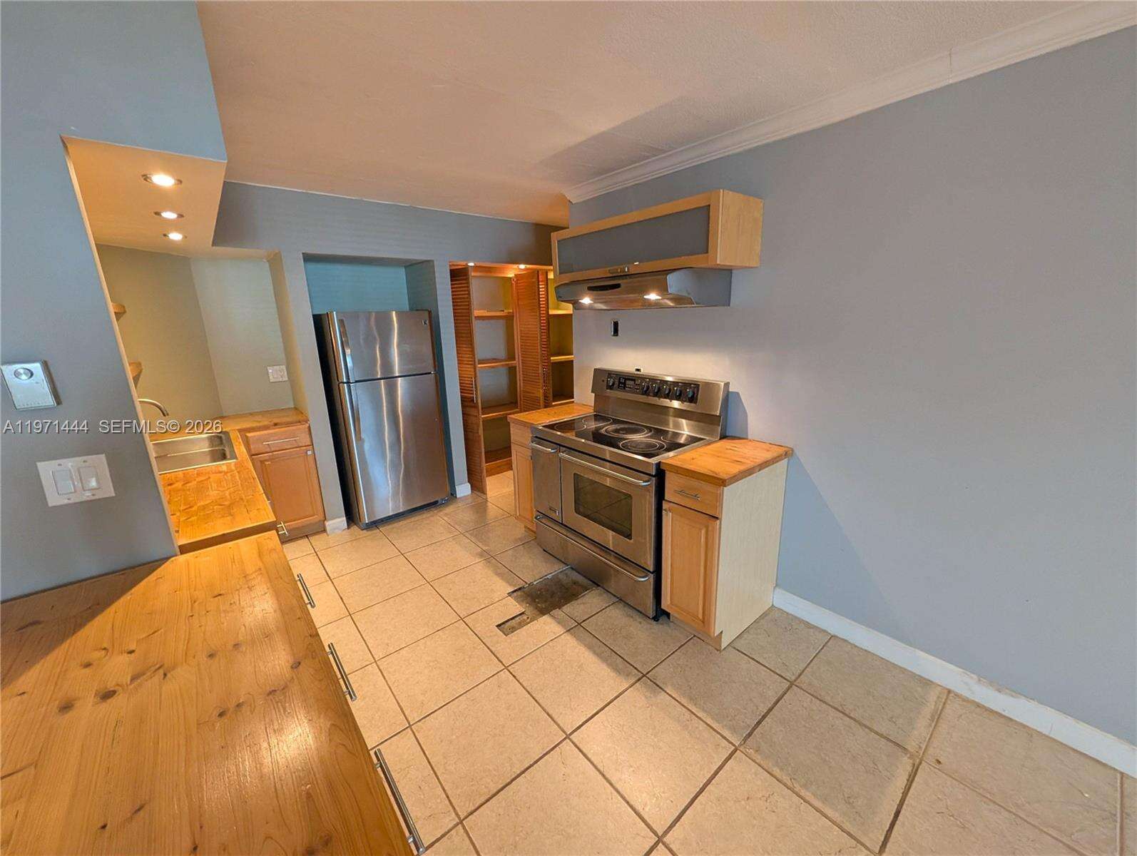 Lake Point Tower Condominium | Unit #PH9 Unit #PH9 | Picture 12