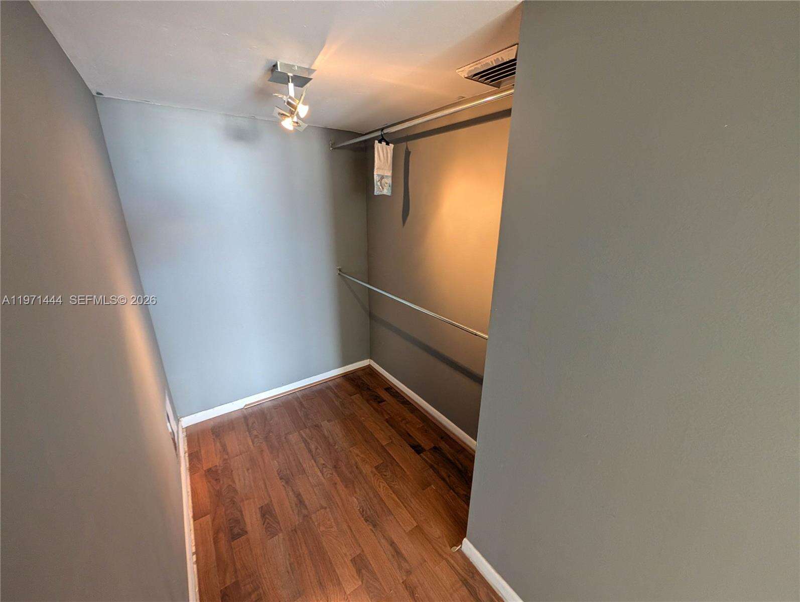 Lake Point Tower Condominium | Unit #PH9 Unit #PH9 | Picture 23