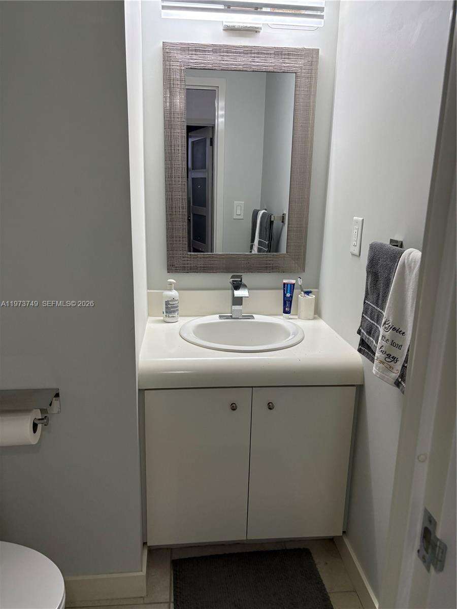 Bayview Towers Condo South Bldg | Unit #A1409 Unit #A1409 | Picture 16
