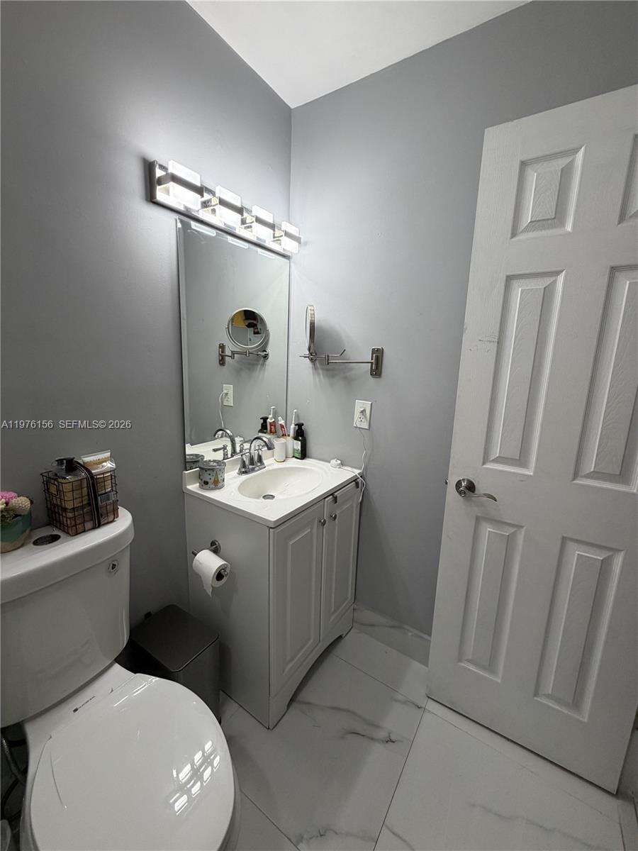 Midway Village Condo Ph I | Unit #8408 Unit #8408 | Picture 33