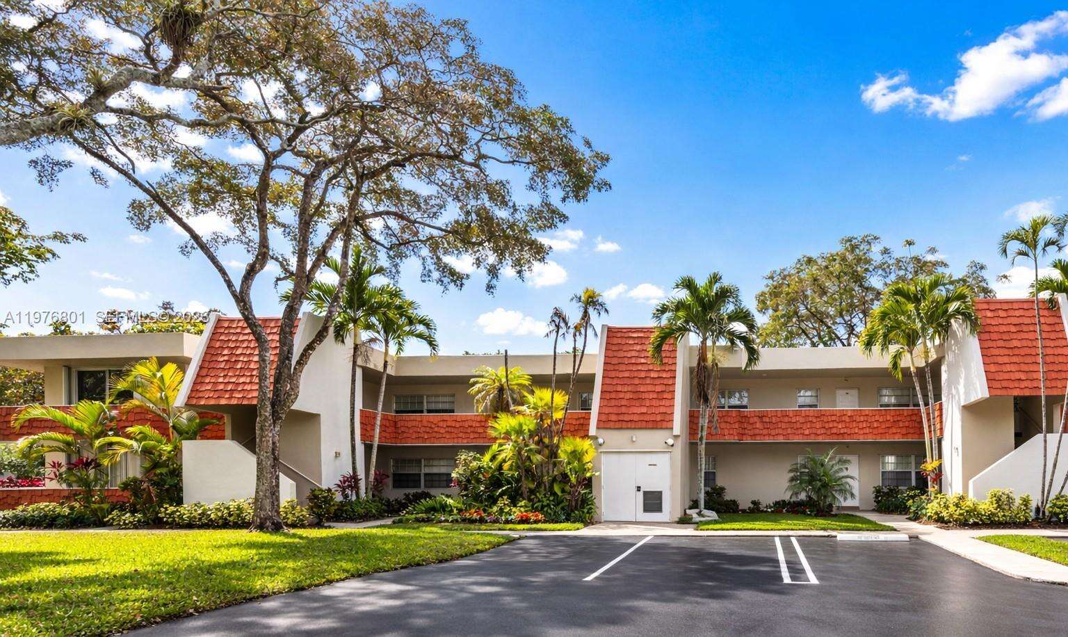 No 95 Palm Aire Country Club Apts | Unit #204 Unit #204 | Picture 1