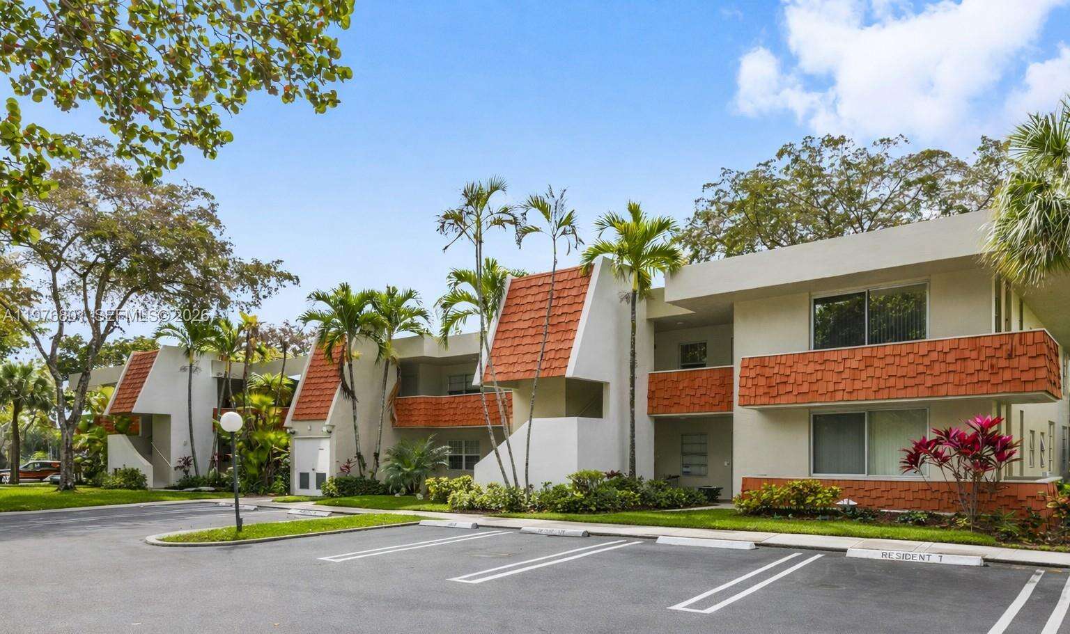 No 95 Palm Aire Country Club Apts | Unit #204 Unit #204 | Picture 3