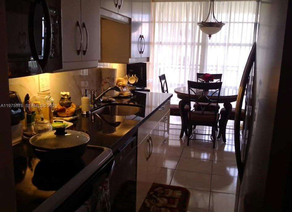 Winston Towers 300 | Unit #1120 Unit #1120 | Picture 9