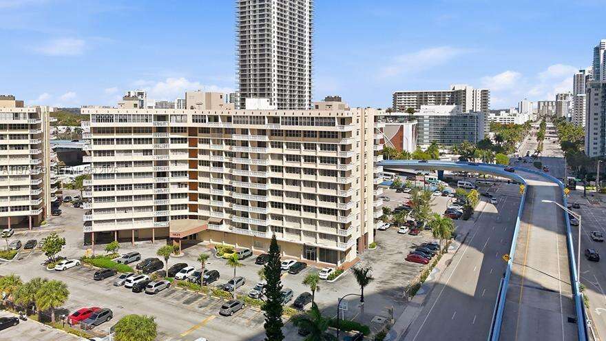 Imperial Towers | Unit #811 Unit #811 | Picture 3