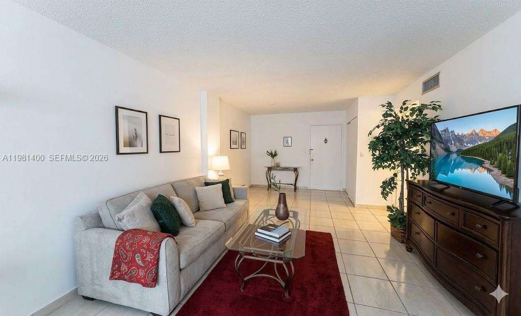 Desoto Park | Unit #103 Unit #103 | Picture 3