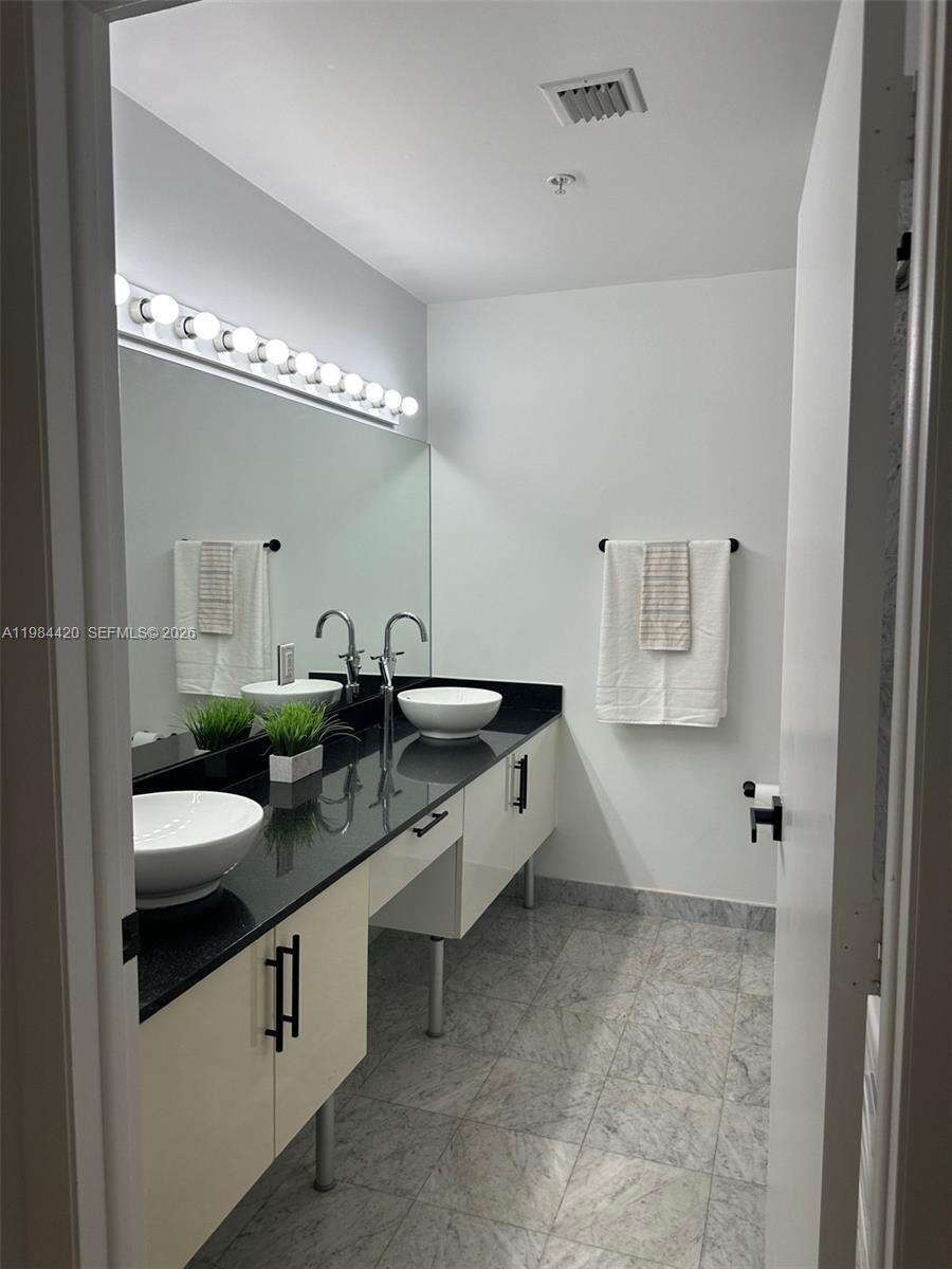 Brickell On The River N Twr | Unit #3916 Unit #3916 | Picture 35